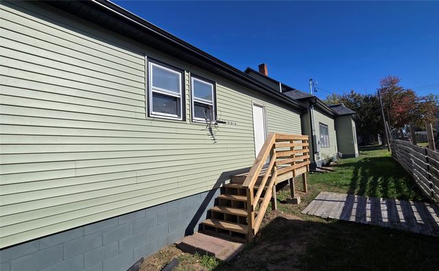 413 E 4th Street S, Newton, IA 50208