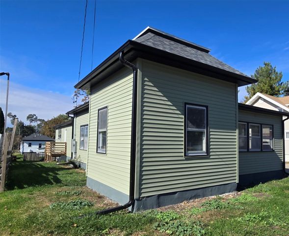 413 E 4th Street S, Newton, IA 50208