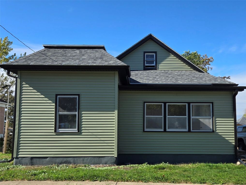 413 E 4th Street S, Newton, IA 50208