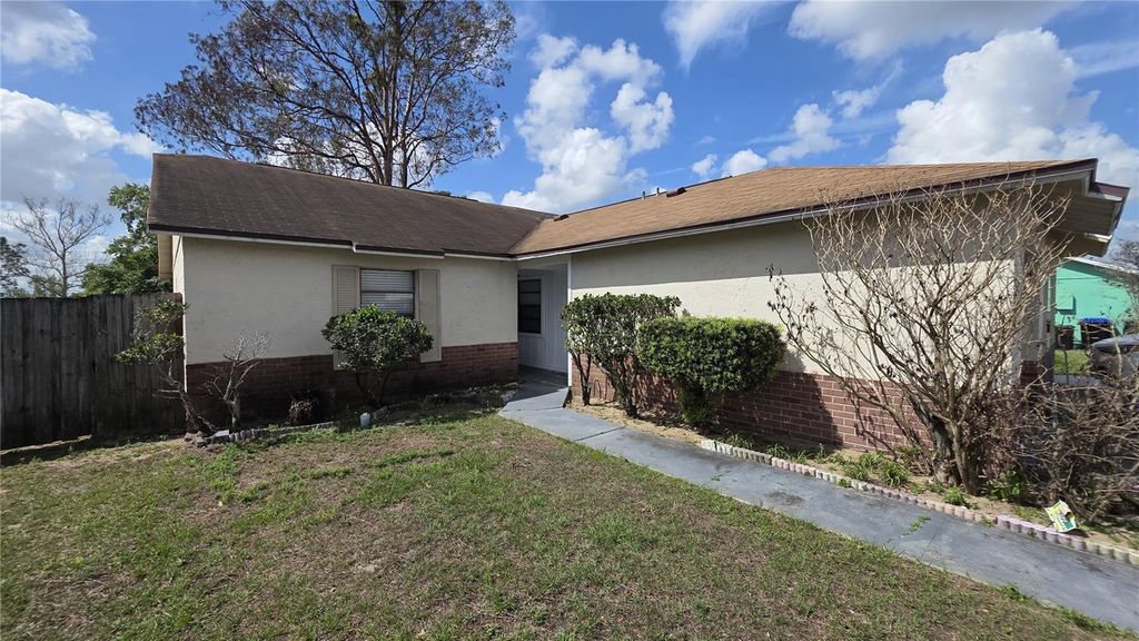 Image 2 of property listing at 126 GARDEN COVE COURT, Orlando, FL 32835