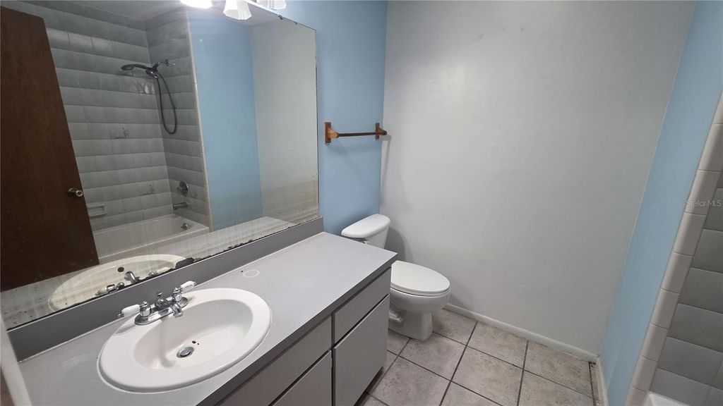 Image 12 of property listing at 126 GARDEN COVE COURT, Orlando, FL 32835