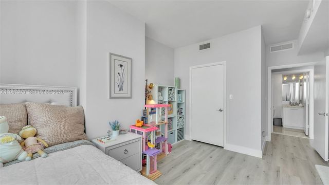 253 NE 2nd St 2209, Miami, FL 33132
