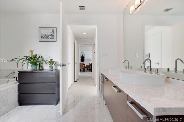 253 NE 2nd St 2209, Miami, FL 33132