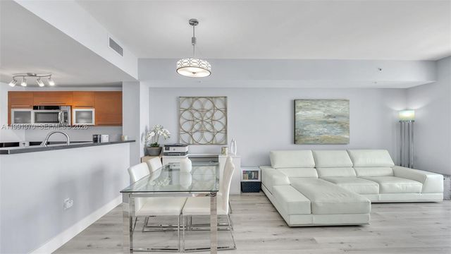 253 NE 2nd St 2209, Miami, FL 33132