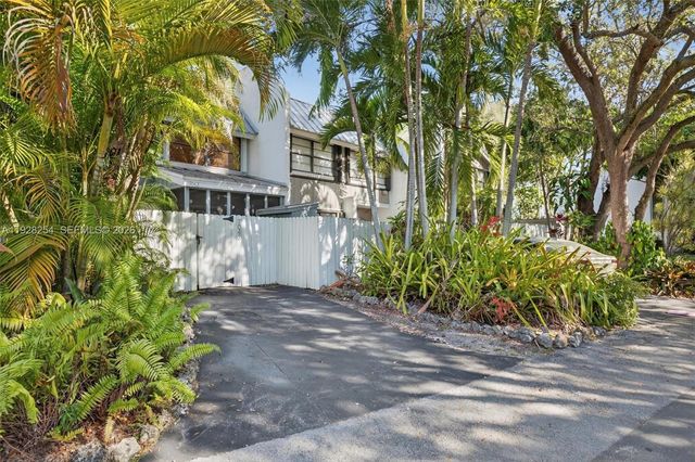 7043 SW 53rd Ln, Miami, FL 33155