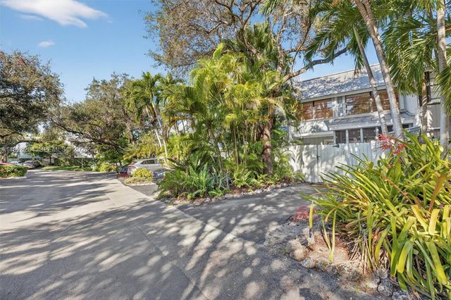 7043 SW 53rd Ln, Miami, FL 33155