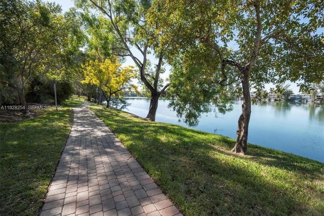 7043 SW 53rd Ln, Miami, FL 33155