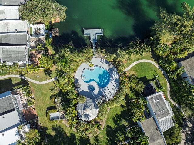 7043 SW 53rd Ln, Miami, FL 33155