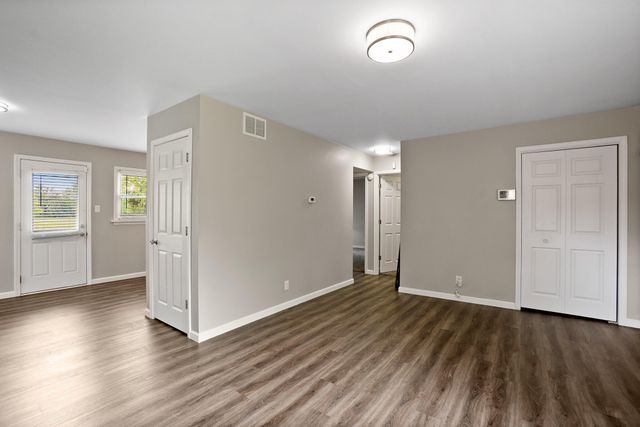 1107 W 63rd Avenue, Merrillville, IN 46410