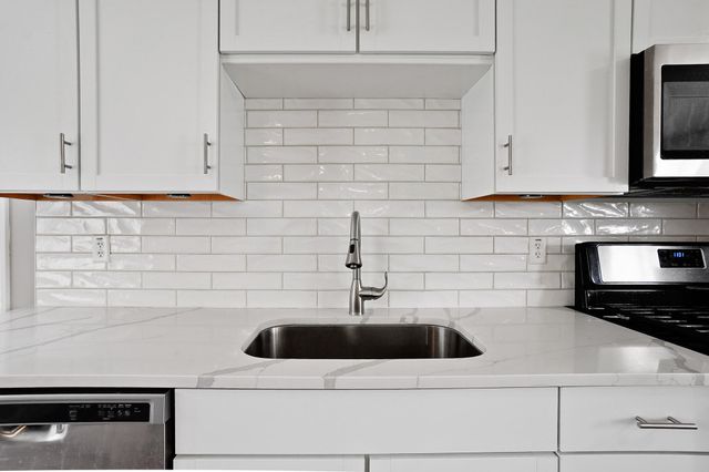 1107 W 63rd Avenue, Merrillville, IN 46410