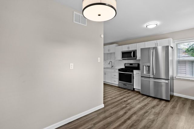 1107 W 63rd Avenue, Merrillville, IN 46410