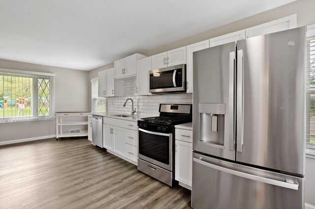 1107 W 63rd Avenue, Merrillville, IN 46410