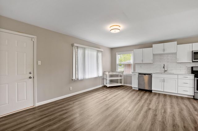 1107 W 63rd Avenue, Merrillville, IN 46410