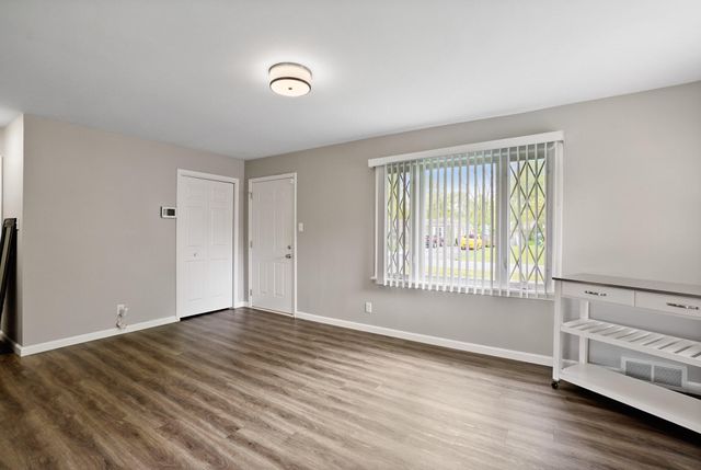 1107 W 63rd Avenue, Merrillville, IN 46410