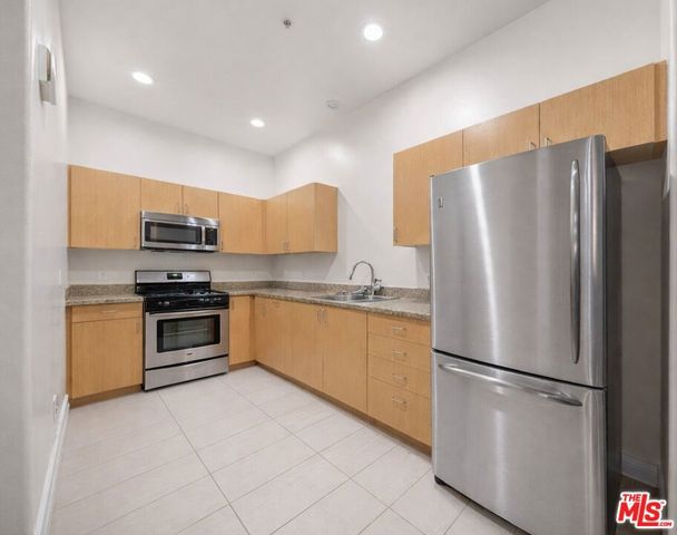 917 S New Hampshire Avenue 202, Los Angeles, CA 90006