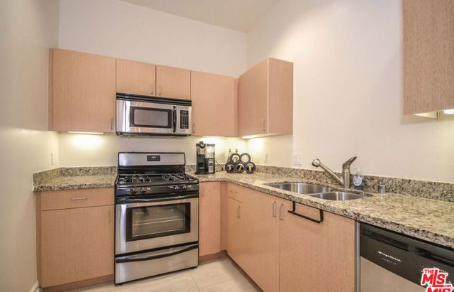 917 S New Hampshire Avenue 202, Los Angeles, CA 90006