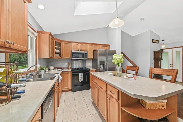 N51W27864 N Courtland CIRCLE, Pewaukee, WI 53072