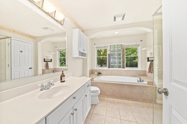 N51W27864 N Courtland CIRCLE, Pewaukee, WI 53072