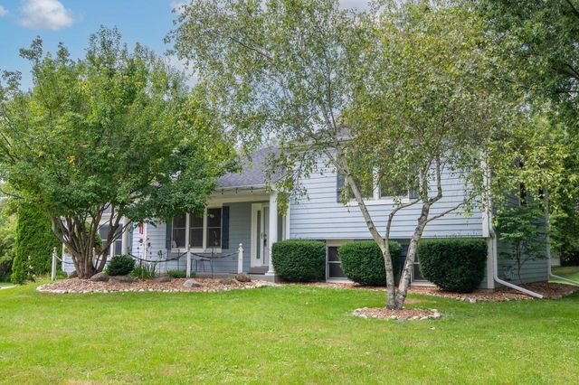 N51W27864 N Courtland CIRCLE, Pewaukee, WI 53072
