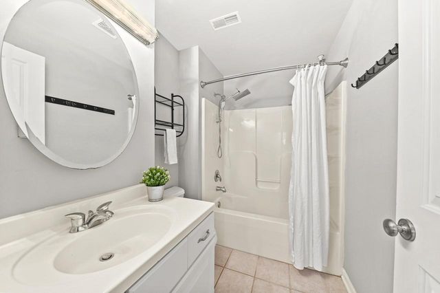 N51W27864 N Courtland CIRCLE, Pewaukee, WI 53072