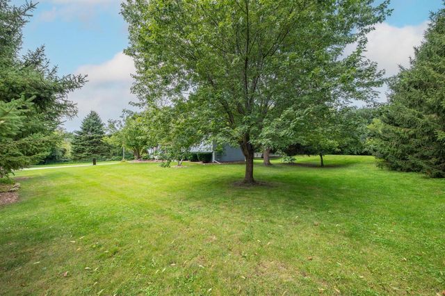 N51W27864 N Courtland CIRCLE, Pewaukee, WI 53072