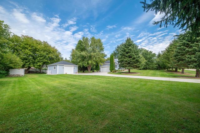 N51W27864 N Courtland CIRCLE, Pewaukee, WI 53072