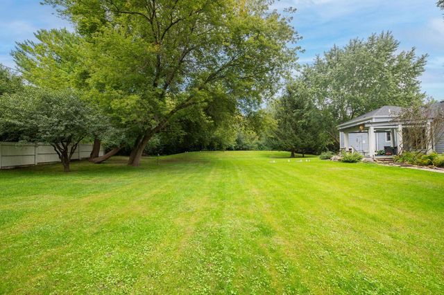N51W27864 N Courtland CIRCLE, Pewaukee, WI 53072