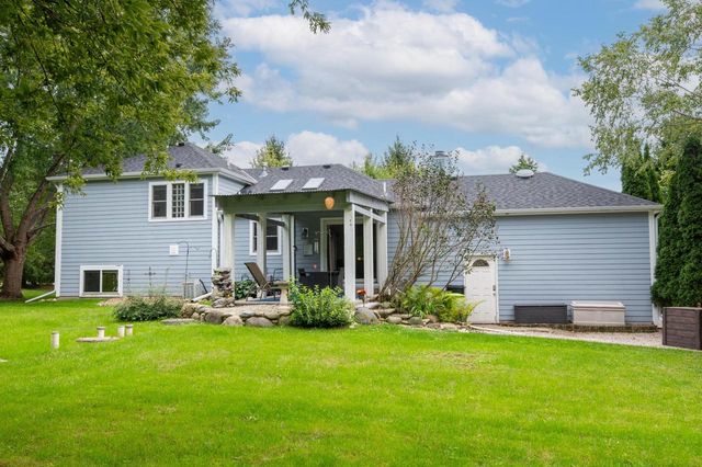 N51W27864 N Courtland CIRCLE, Pewaukee, WI 53072