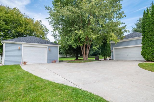 N51W27864 N Courtland CIRCLE, Pewaukee, WI 53072