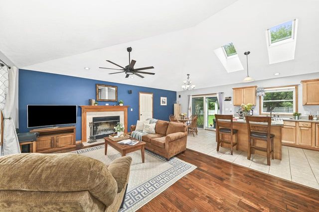 N51W27864 N Courtland CIRCLE, Pewaukee, WI 53072