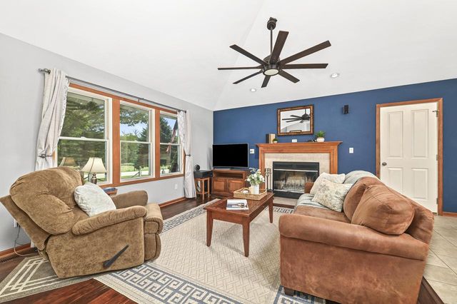 N51W27864 N Courtland CIRCLE, Pewaukee, WI 53072