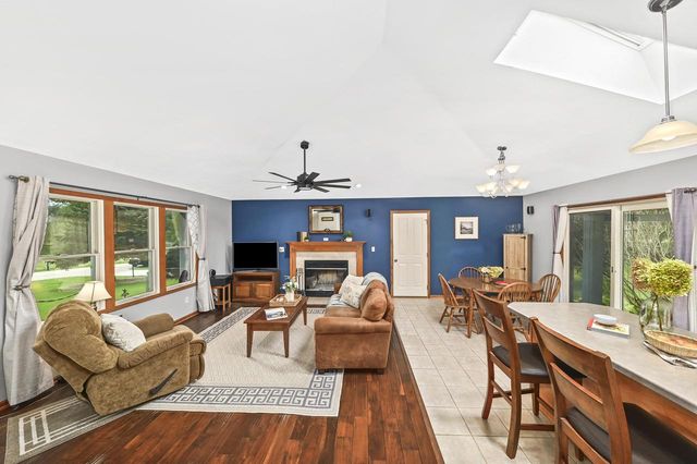 N51W27864 N Courtland CIRCLE, Pewaukee, WI 53072