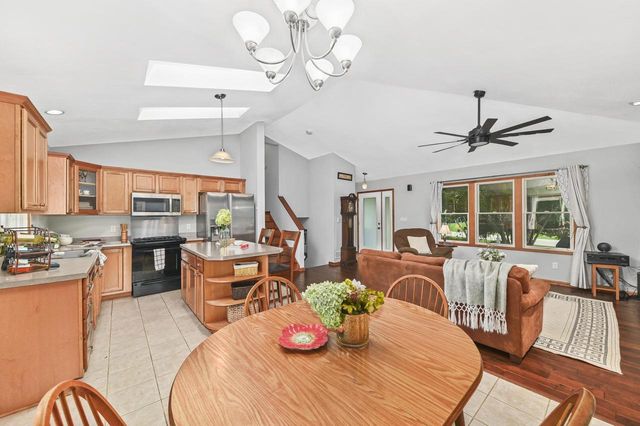 N51W27864 N Courtland CIRCLE, Pewaukee, WI 53072