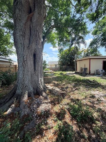 1104 67TH AVENUE W, Bradenton, FL 34207