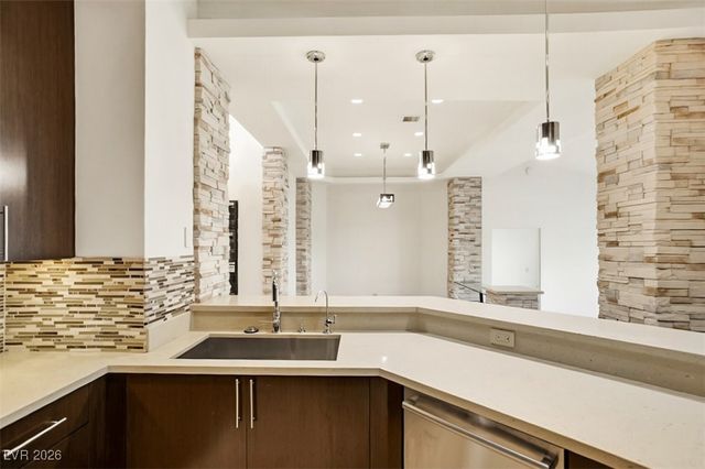 7146 Mission Hills Drive, Las Vegas, NV 89113