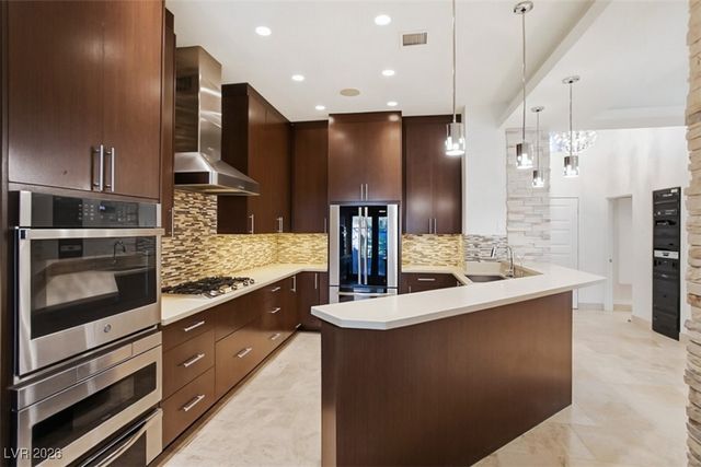 7146 Mission Hills Drive, Las Vegas, NV 89113