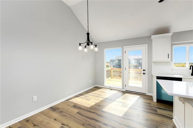 2216 Pemberton Drive, Harrisonville, MO 64701