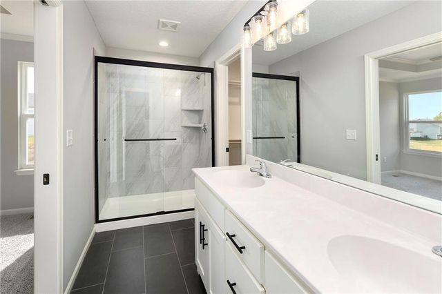 2216 Pemberton Drive, Harrisonville, MO 64701