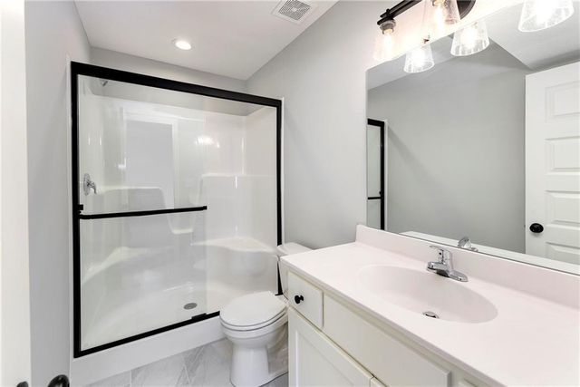 2216 Pemberton Drive, Harrisonville, MO 64701