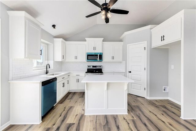 2216 Pemberton Drive, Harrisonville, MO 64701