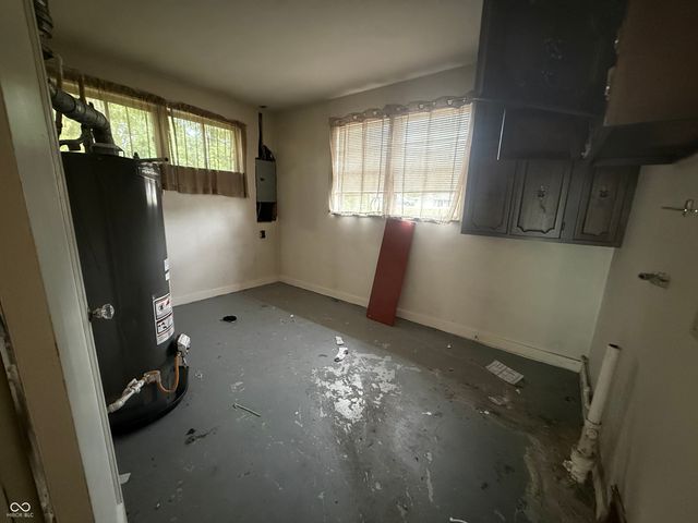 7050 Rockville Road, Indianapolis, IN 46214