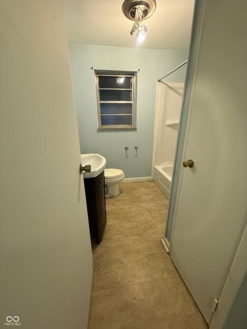 7050 Rockville Road, Indianapolis, IN 46214