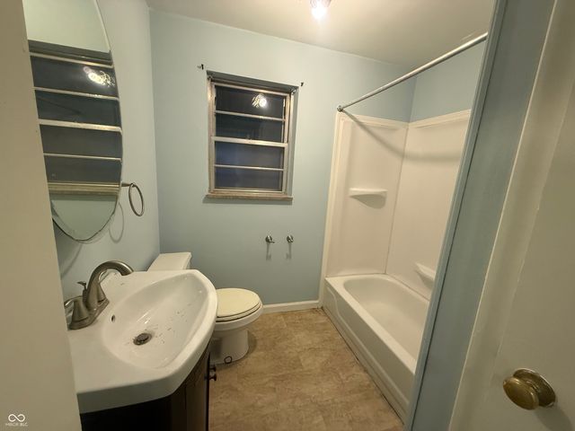 7050 Rockville Road, Indianapolis, IN 46214