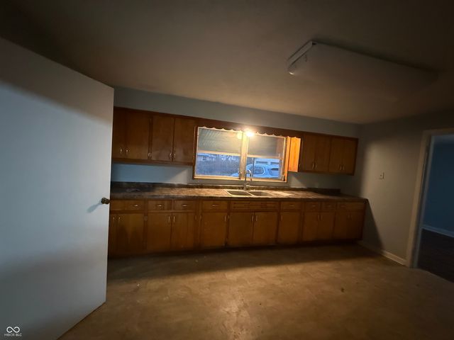 7050 Rockville Road, Indianapolis, IN 46214