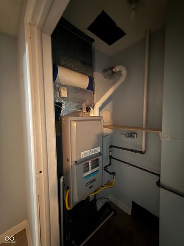 7050 Rockville Road, Indianapolis, IN 46214