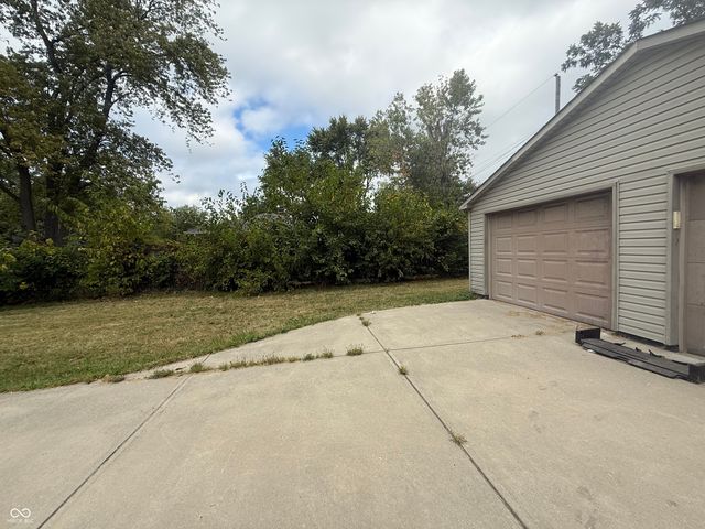 7050 Rockville Road, Indianapolis, IN 46214