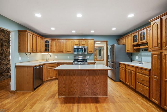 15700 Logarto Lane, Burnsville, MN 55306