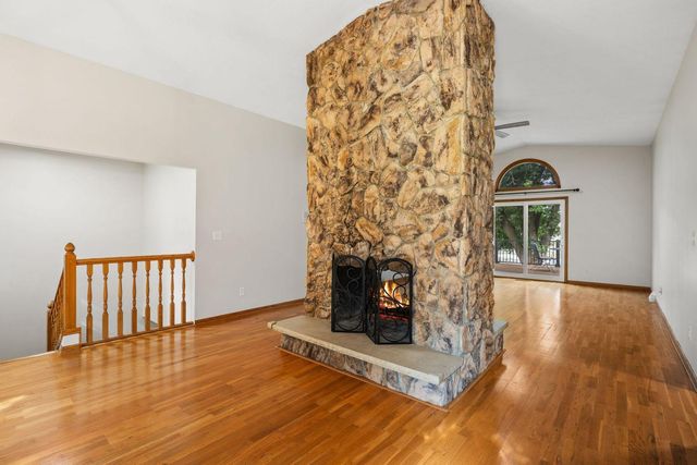 15700 Logarto Lane, Burnsville, MN 55306