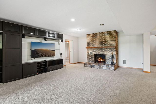 15700 Logarto Lane, Burnsville, MN 55306