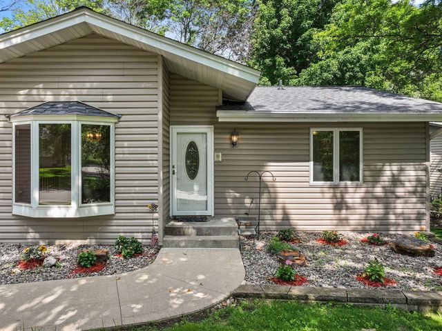 15700 Logarto Lane, Burnsville, MN 55306